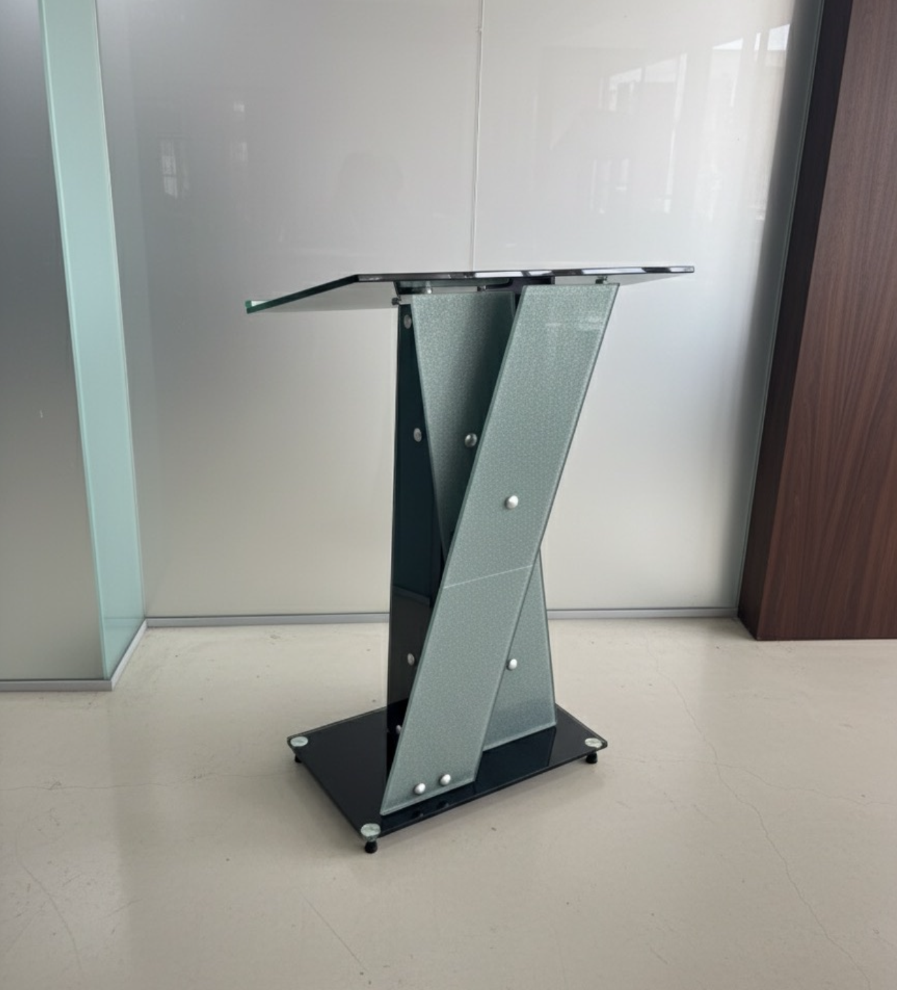 WP Tempered glass podium